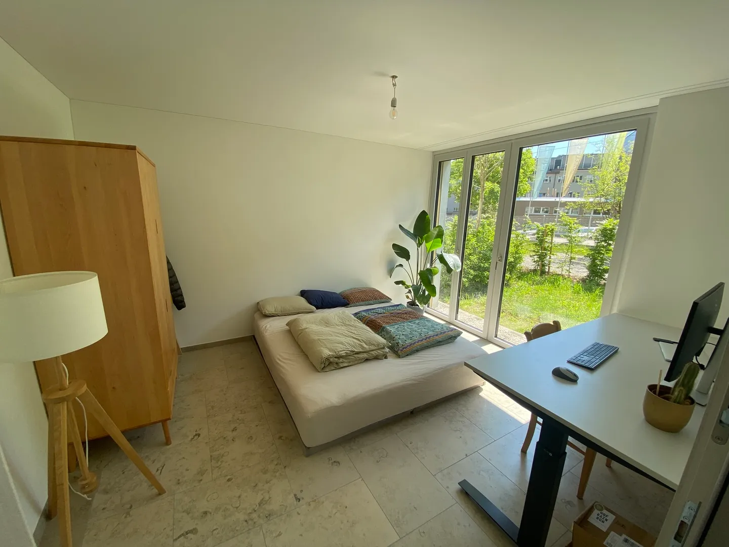 APPARTEMENT 2½ PIÈCES À ZURICH - DISTRICT 3 BINZ, MEUBLÉ, TEMPORAIRE - Photo 2 sur 7