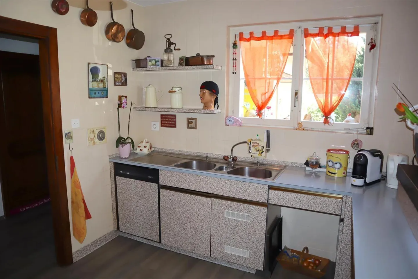 Große Familienvilla mit Traumgarten und herrlichem Blick - Foto 4 von 12