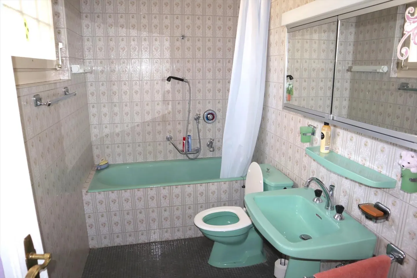 Große Familienvilla mit Traumgarten und herrlichem Blick - Foto 8 von 12