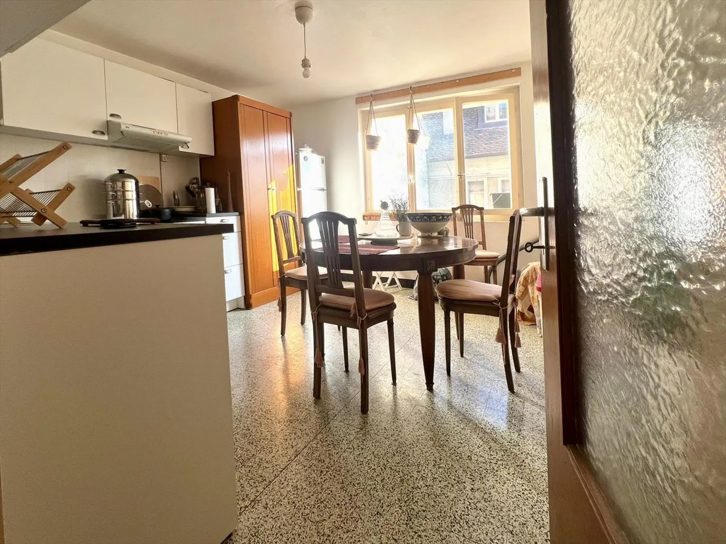 Apartment - Photo 3 of 9