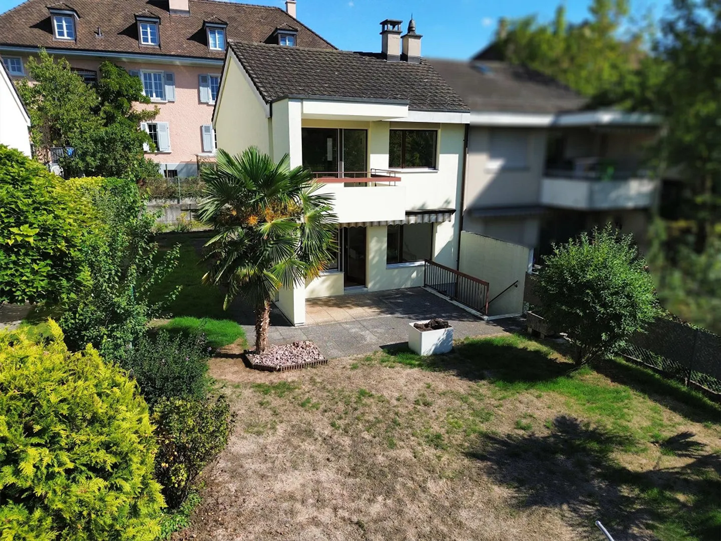 Maison individuelle de 5 pièces avec sa propre oasis naturelle - Photo 3 sur 15