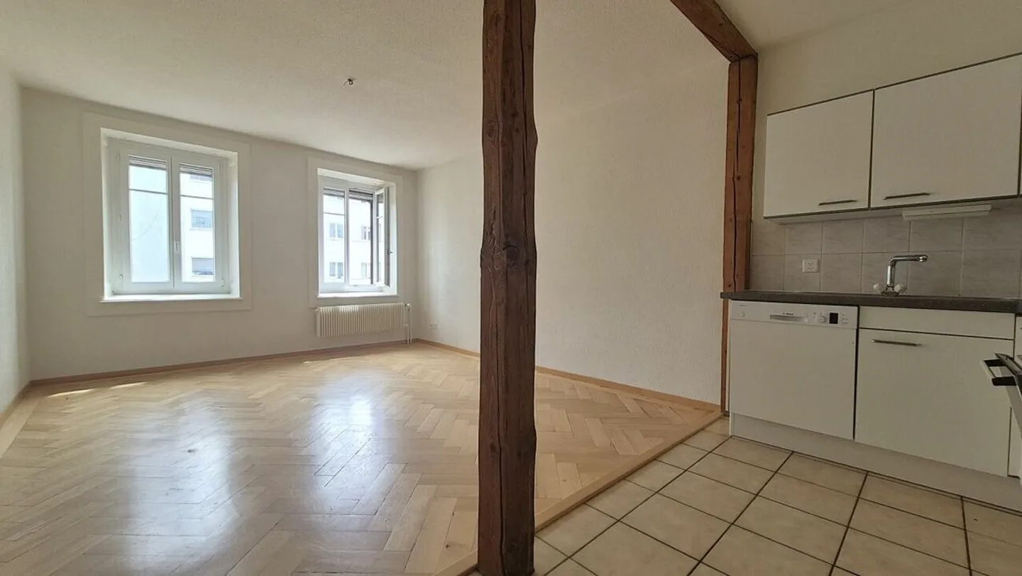 Apartment for rent - Photo 2 of 7