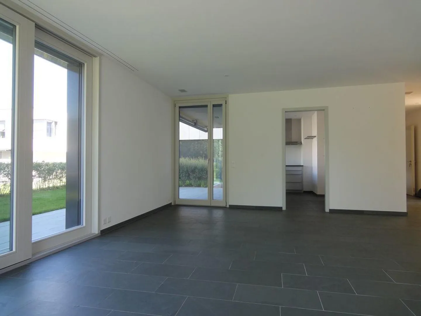 Cozy Garden Apartment in a Quiet Location - Photo 2 of 6