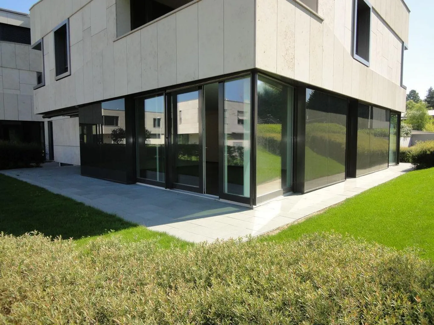 Cozy Garden Apartment in a Quiet Location - Photo 4 of 6