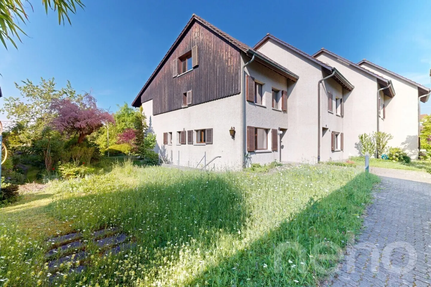 Affascinante casa a schiera angolare di 5,5 stanze con soffitta convertita - Foto 1 di 12