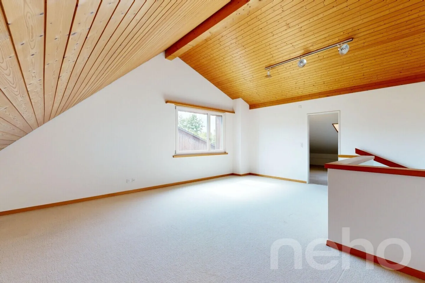 Affascinante casa a schiera angolare di 5,5 stanze con soffitta convertita - Foto 3 di 12