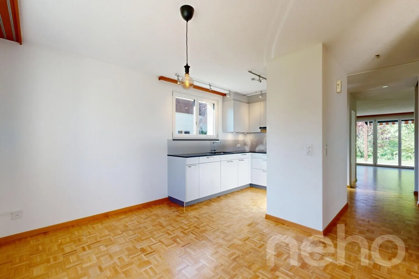 Affascinante casa a schiera angolare di 5,5 stanze con soffitta convertita - Foto 5 di 12