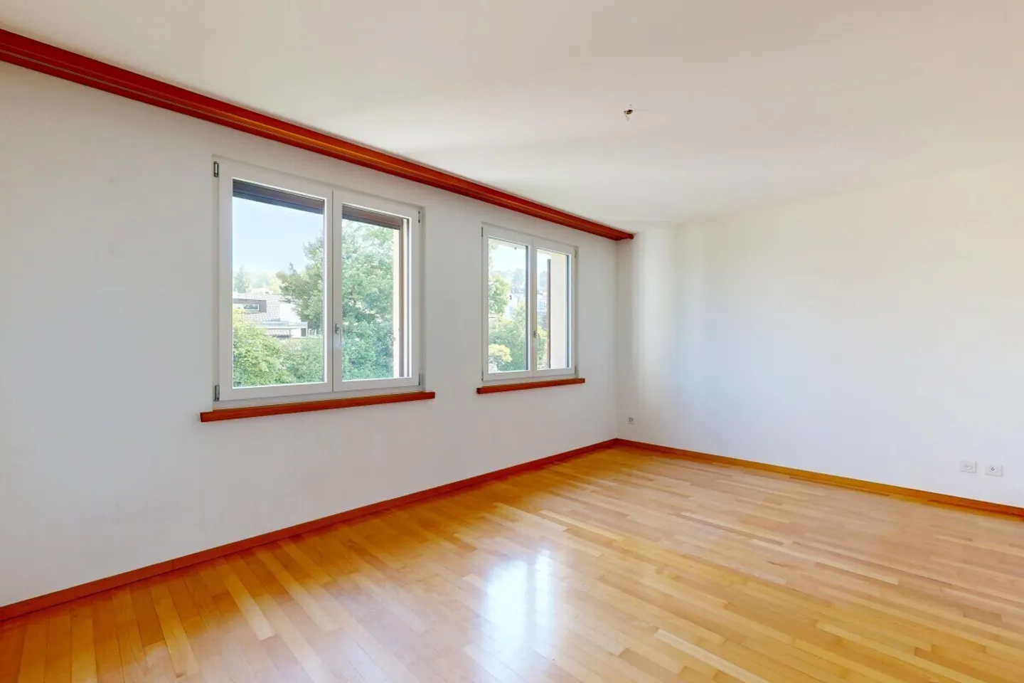 Affascinante casa a schiera angolare di 5,5 stanze con soffitta convertita - Foto 7 di 12