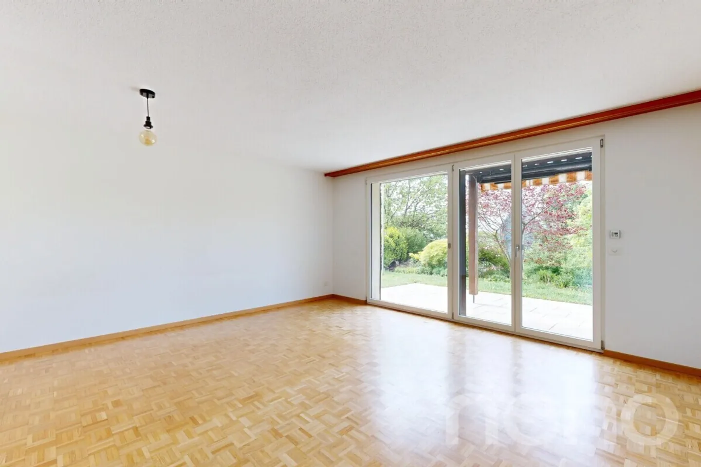 Affascinante casa a schiera angolare di 5,5 stanze con soffitta convertita - Foto 8 di 12