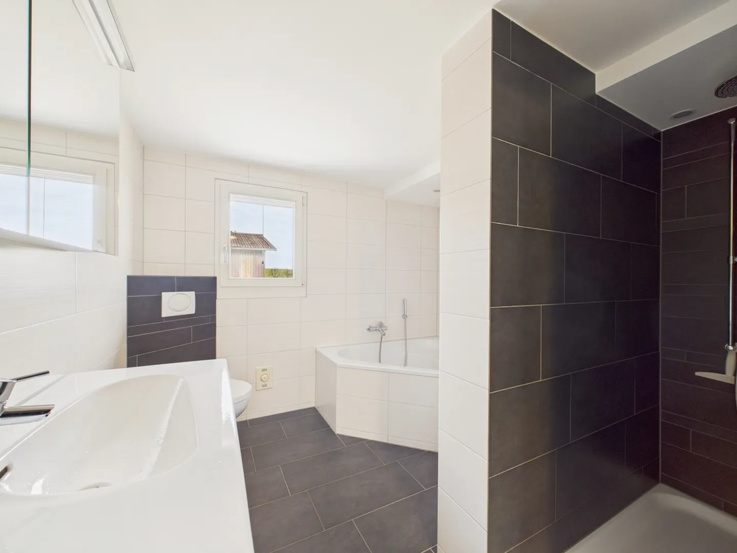 Grosszuegige 5.5-Zimmer-Wohnung mit Blick ins Grüne in Allenwinden - Foto 7 von 9