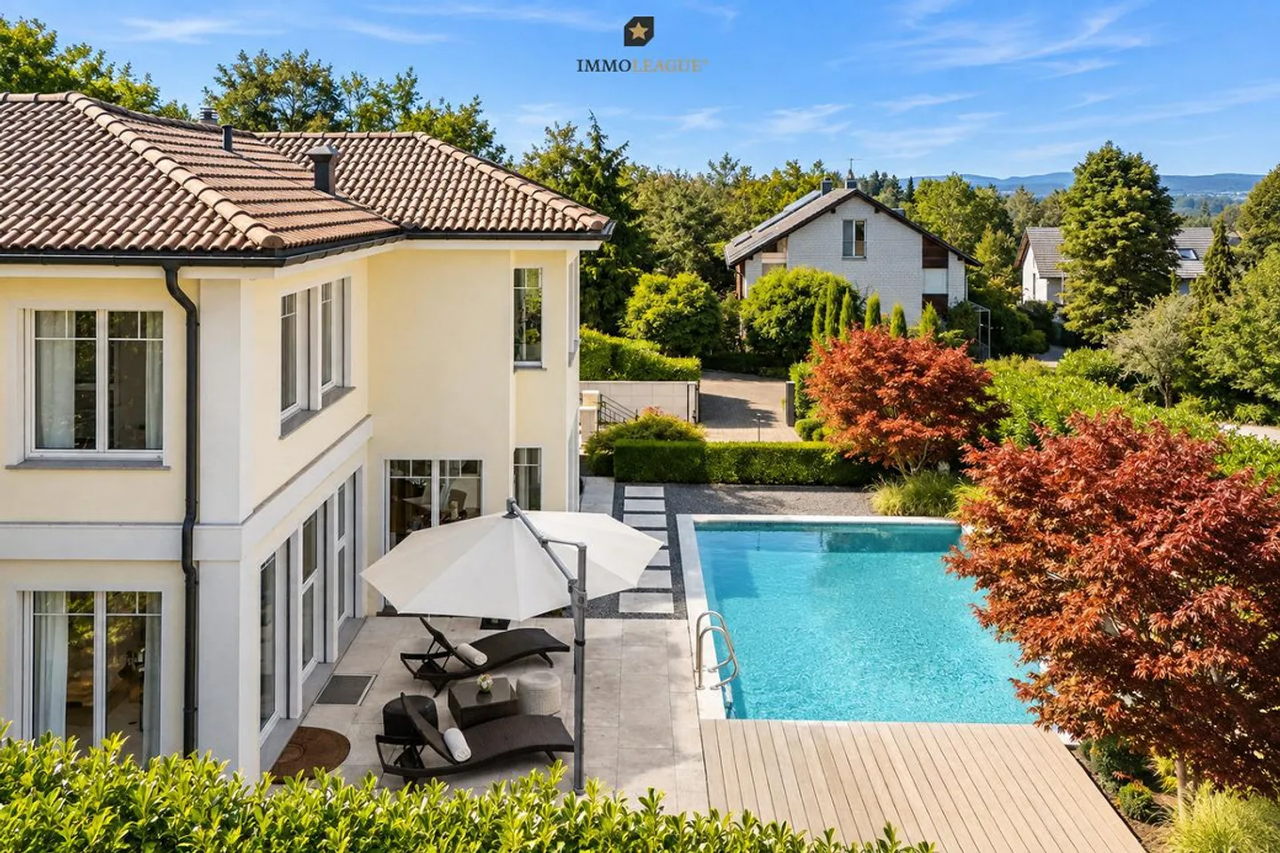 Grandiosa villa di lusso con piscina e vista lago - Foto 2 di 16