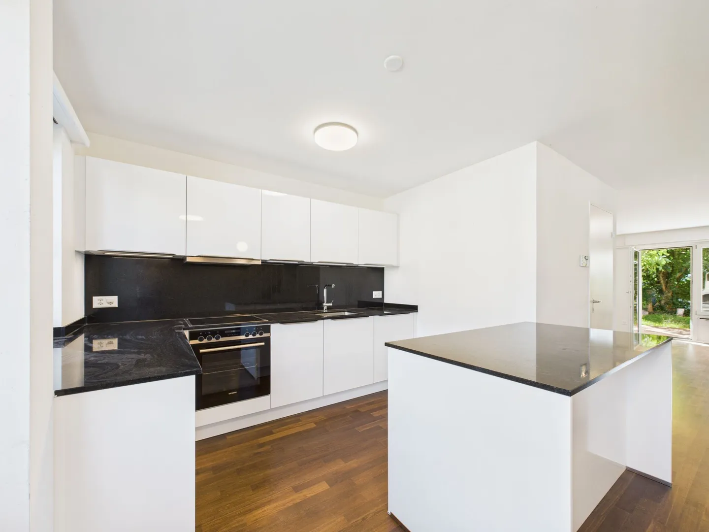 Welcome to the Family Paradise - with 5.5 rooms, garden, terrace, and garage box! - Photo 6 of 22