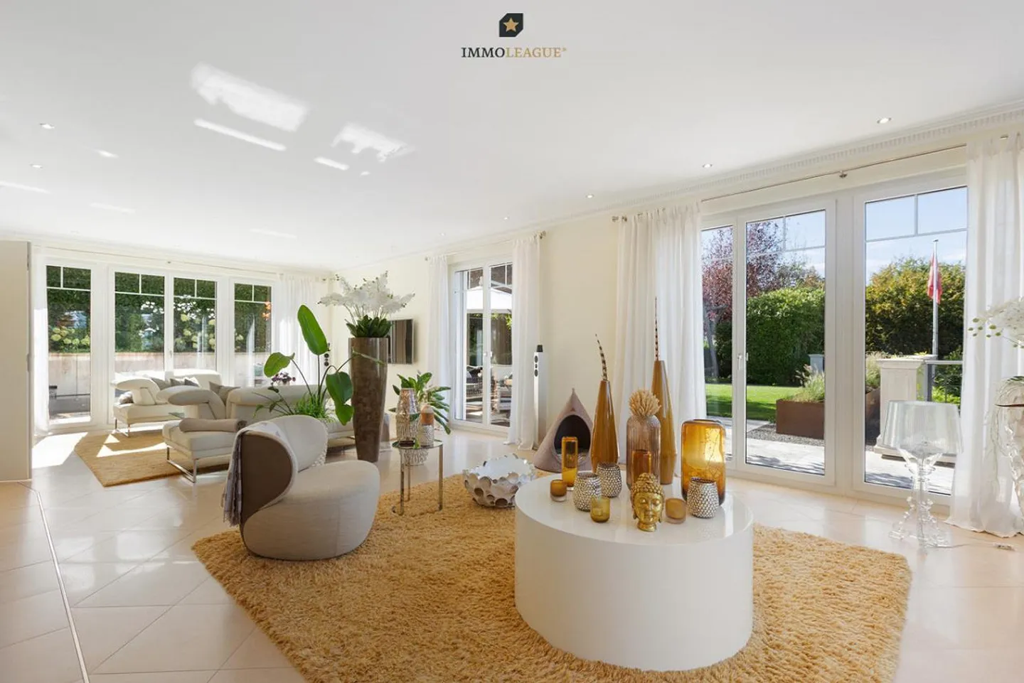 Grandiosa villa di lusso con piscina e vista lago - Foto 9 di 16