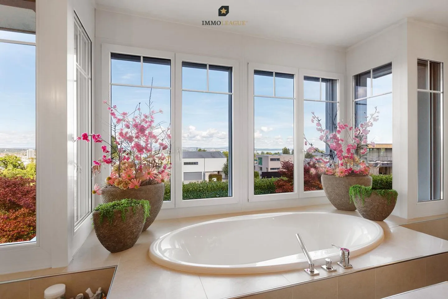 Grandiosa villa di lusso con piscina e vista lago - Foto 10 di 16