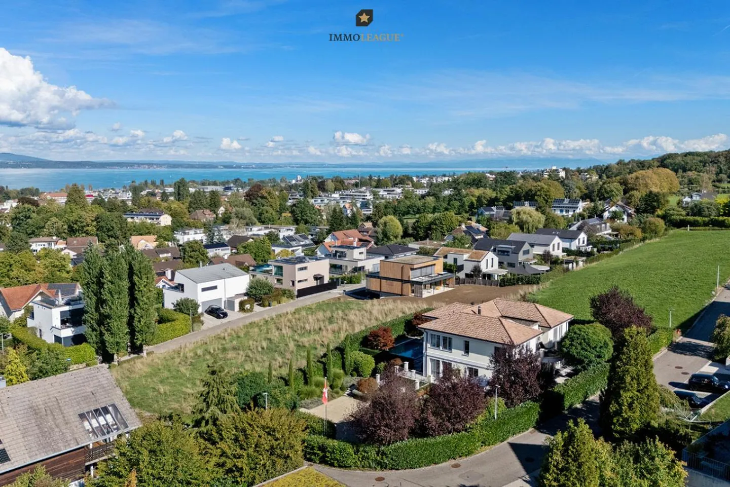 Grandiosa villa di lusso con piscina e vista lago - Foto 13 di 16