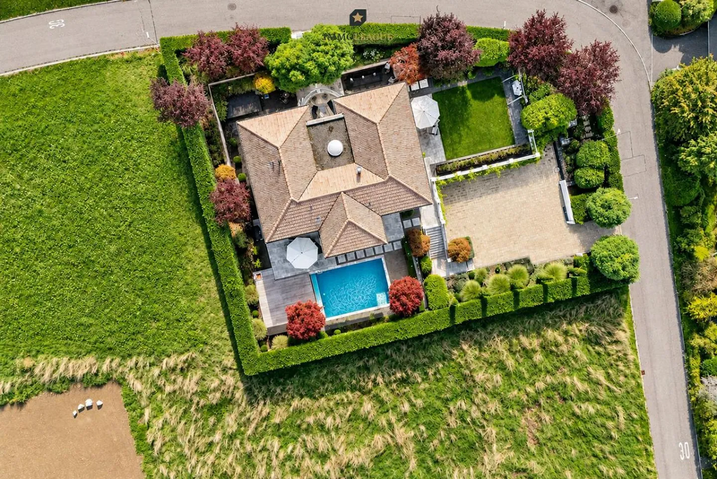 Grandiosa villa di lusso con piscina e vista lago - Foto 12 di 16