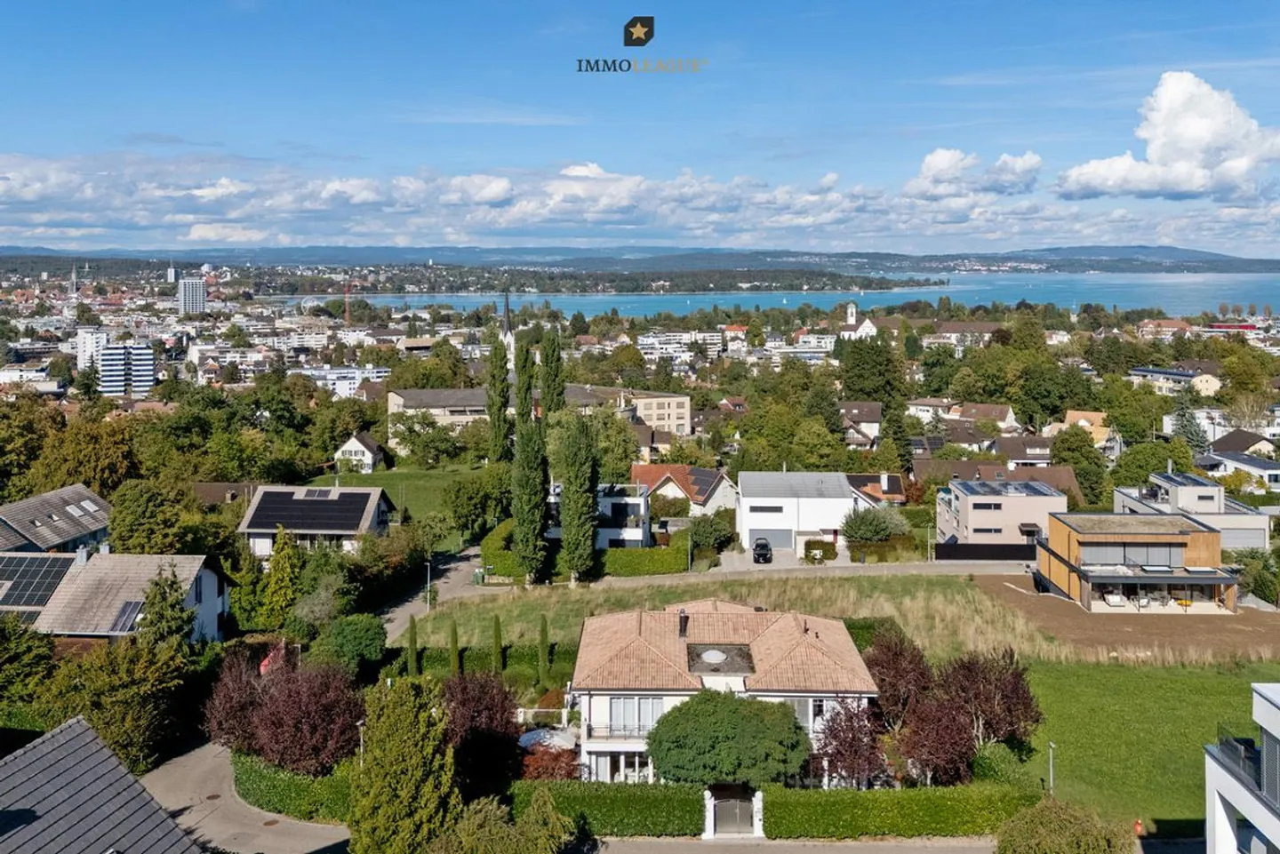 Grandiosa villa di lusso con piscina e vista lago - Foto 14 di 16
