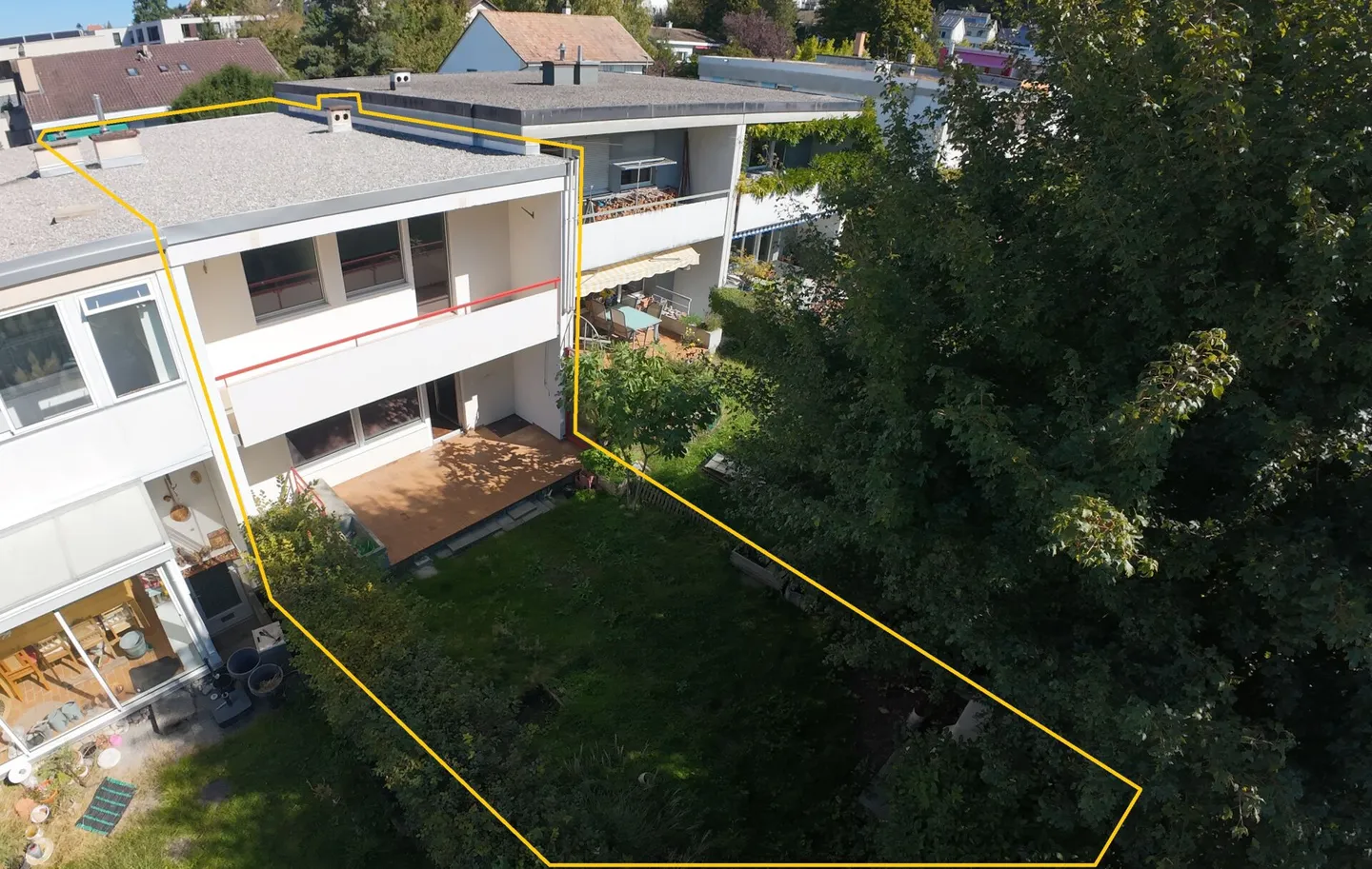 Welcome to the Family Paradise - with 5.5 rooms, garden, terrace, and garage box! - Photo 1 of 22