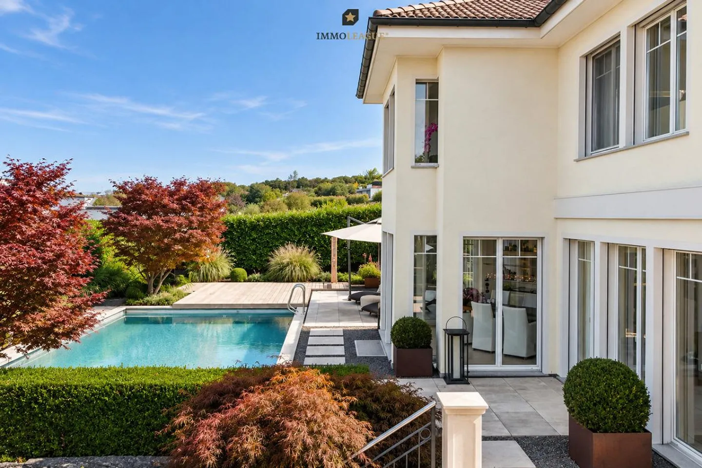 Grandiosa villa di lusso con piscina e vista lago - Foto 1 di 16