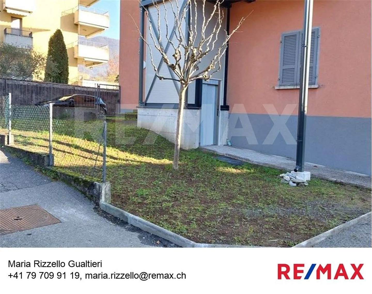 Appartamento con giardino e due posti auto - Foto 1 di 12