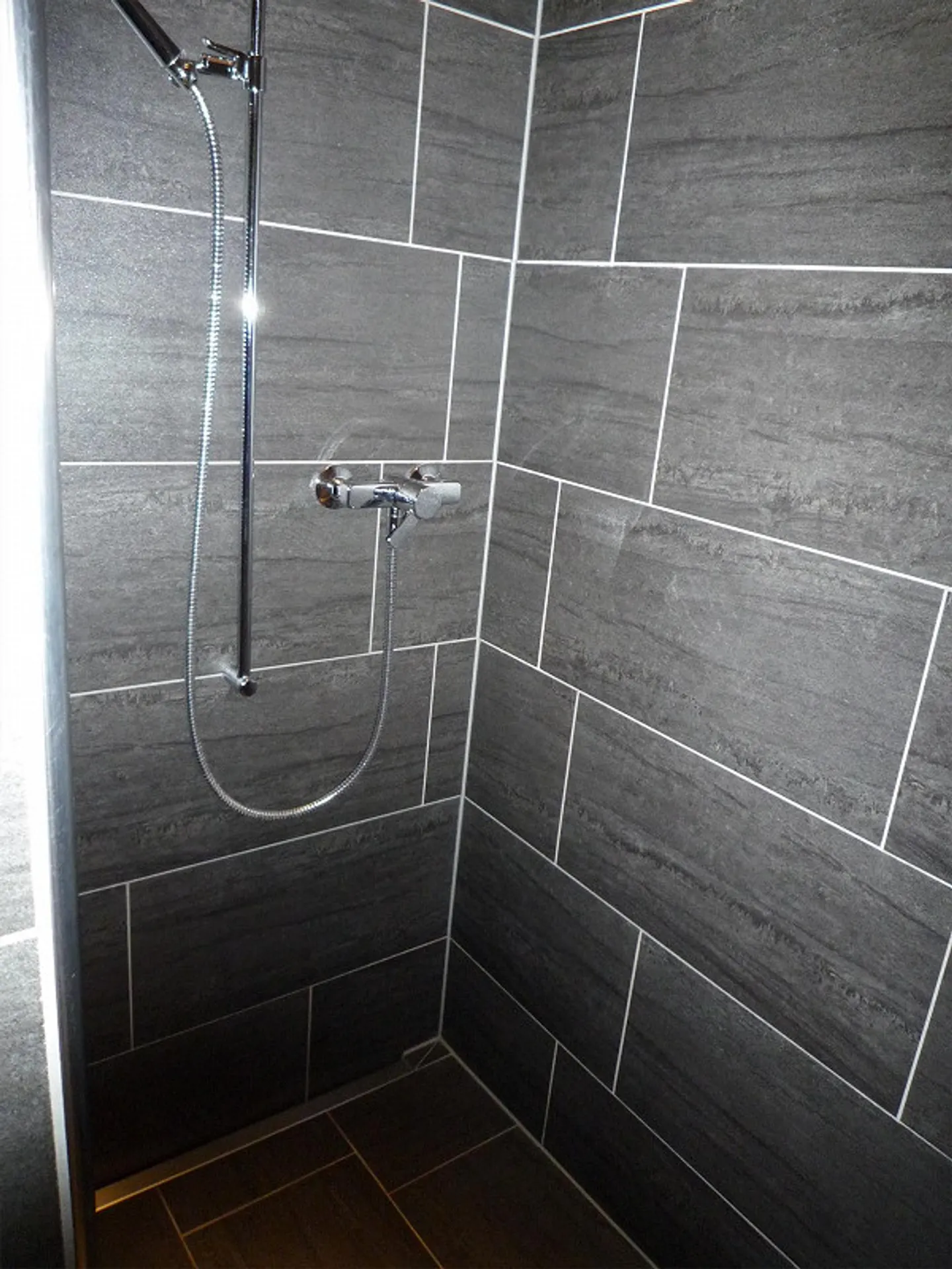 Dachwohnung Neuwertig - Foto 7 von 11