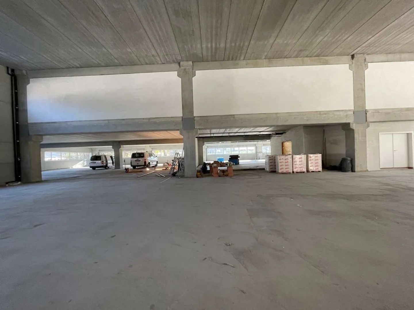 Spazi moderni in un nuovo edificio commerciale - Foto 4 di 12