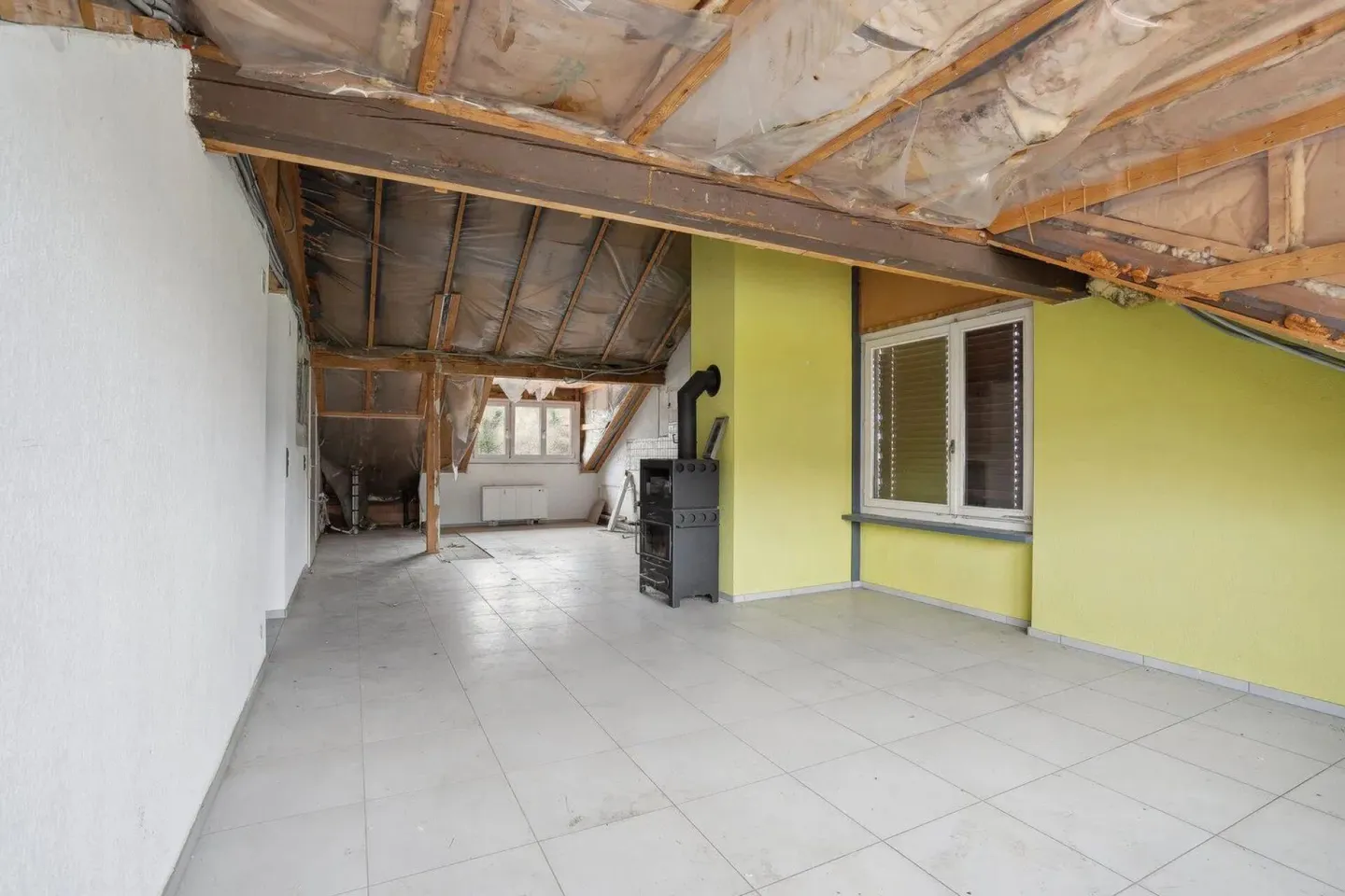 Attic apartment with potential - Your chance to realize your dreams in Glattfelden - Photo 5 of 9