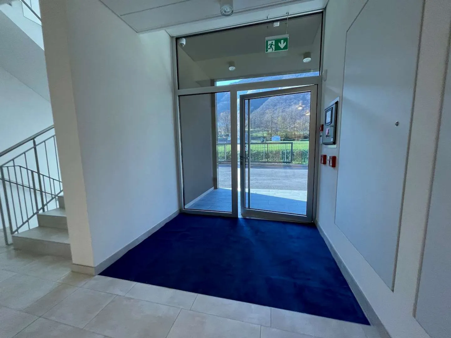 Spazi moderni in un nuovo edificio commerciale - Foto 7 di 12