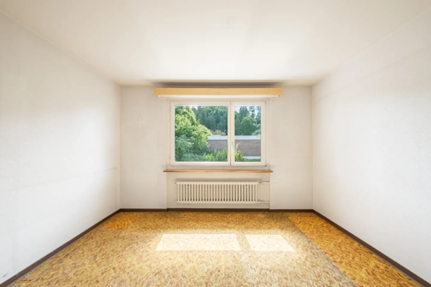 Charming Terraced House - Quietly Located with Renovation Potential - Photo 7 of 10