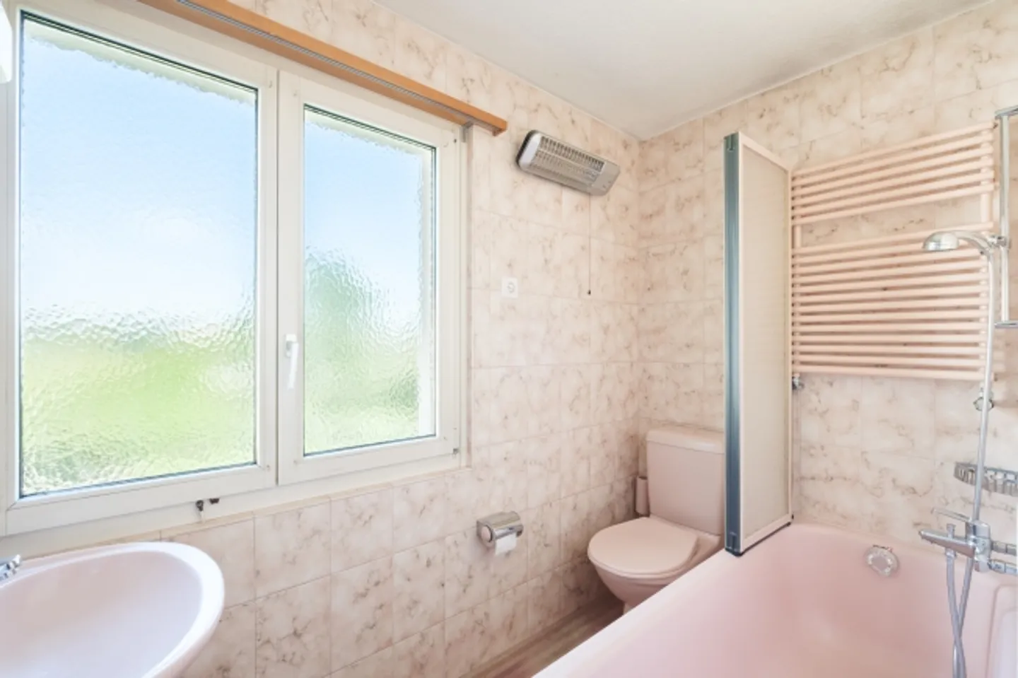 Charming Terraced House - Quietly Located with Renovation Potential - Photo 9 of 10