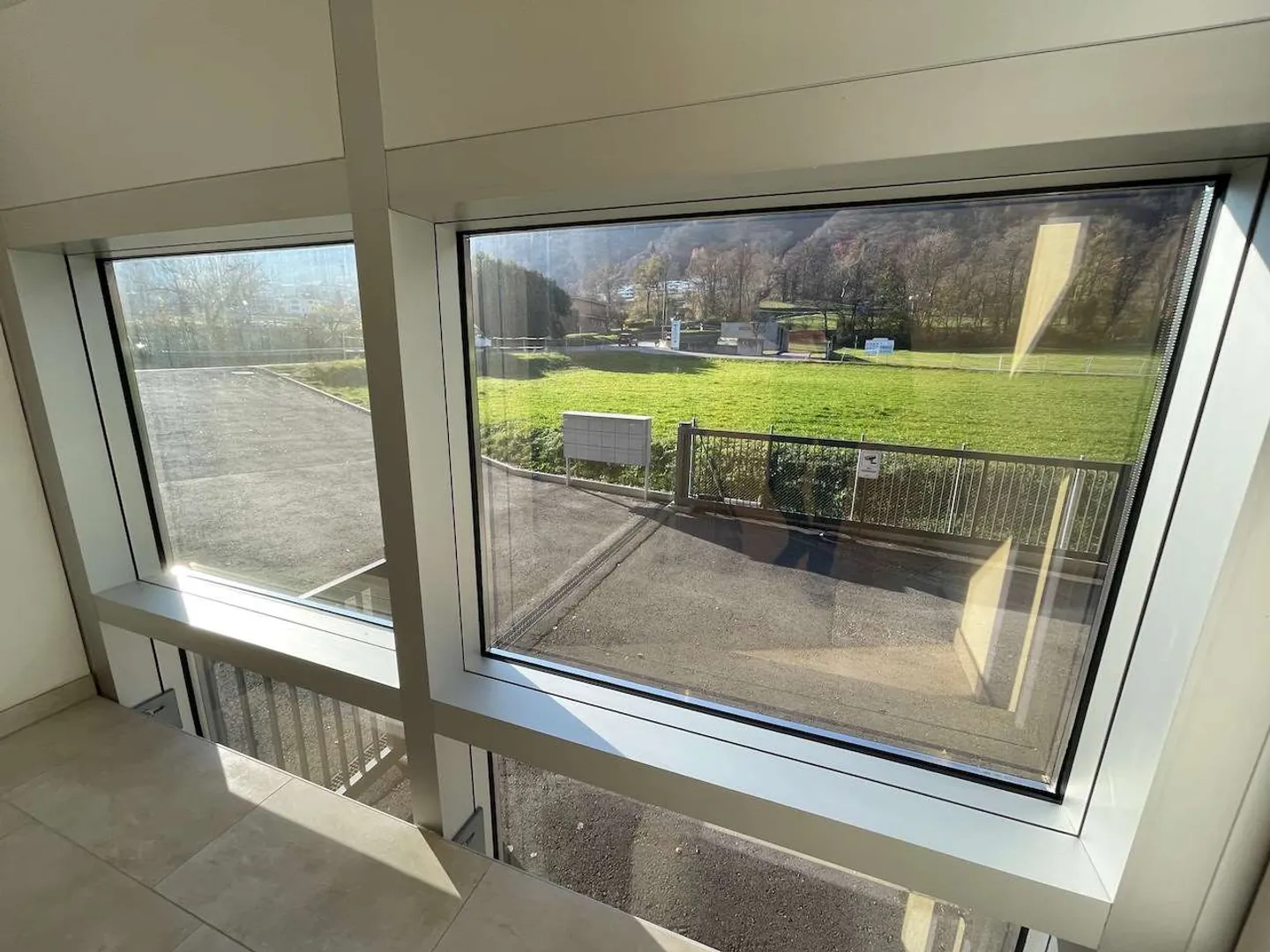 Spazi moderni in un nuovo edificio commerciale - Foto 8 di 12