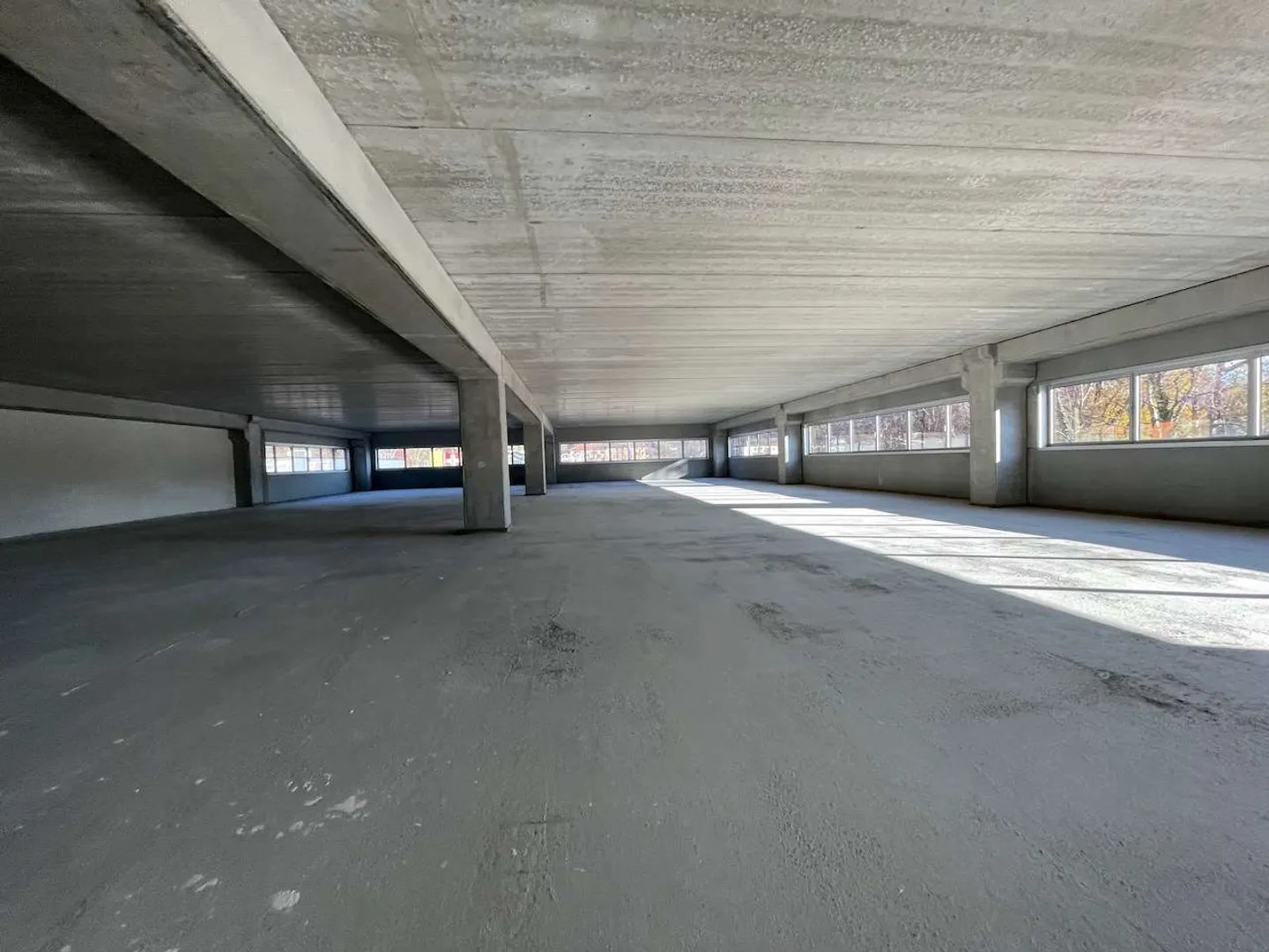 Spazi moderni in un nuovo edificio commerciale - Foto 10 di 12