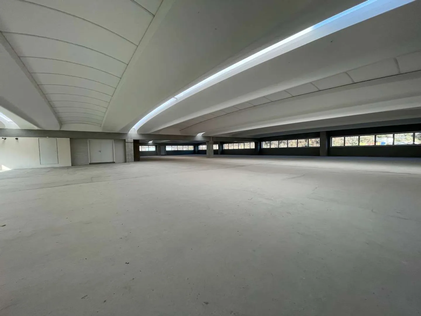 Spazi moderni in un nuovo edificio commerciale - Foto 11 di 12