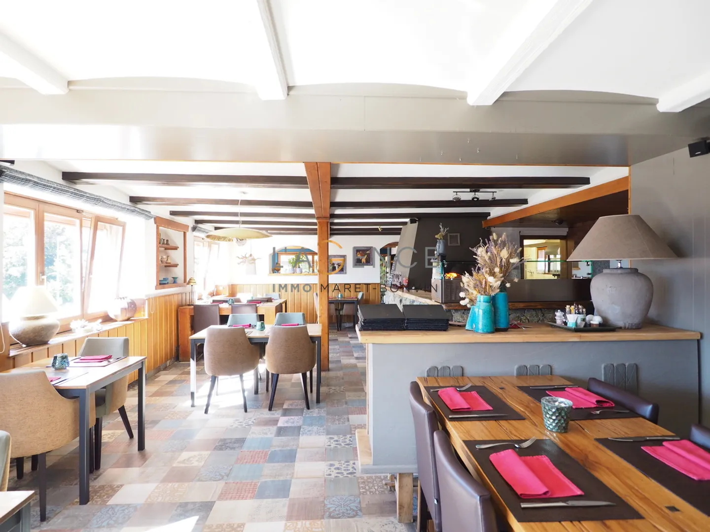 Restaurant mit Wohnungen bei Crans-Montana - Foto 1 von 10