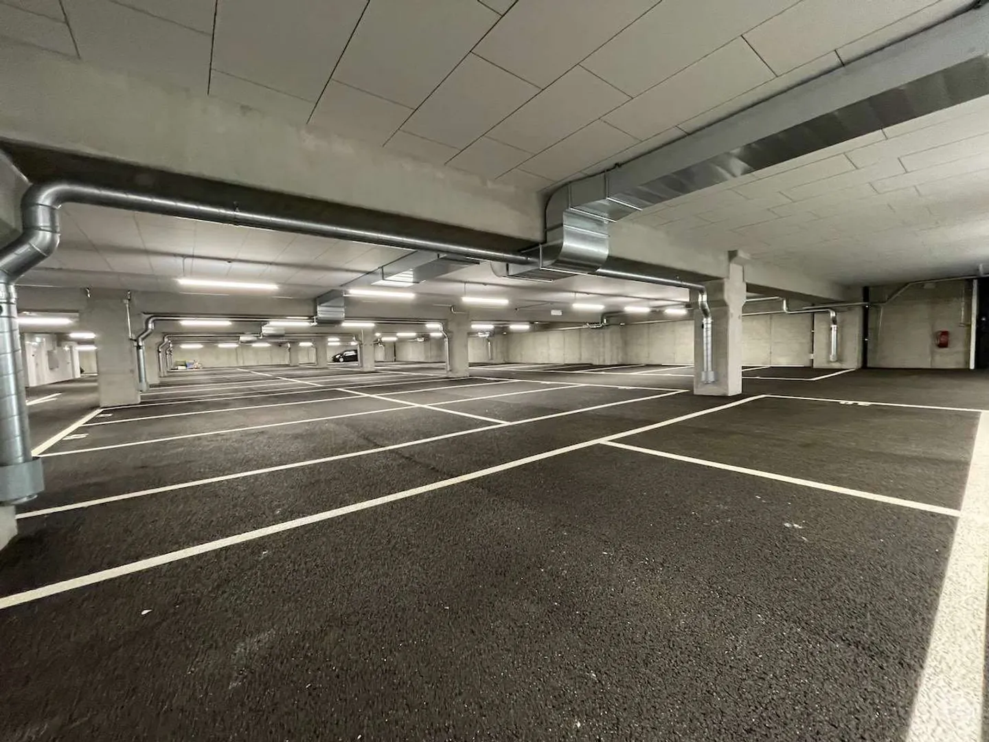 Spazi moderni in un nuovo edificio commerciale - Foto 12 di 12