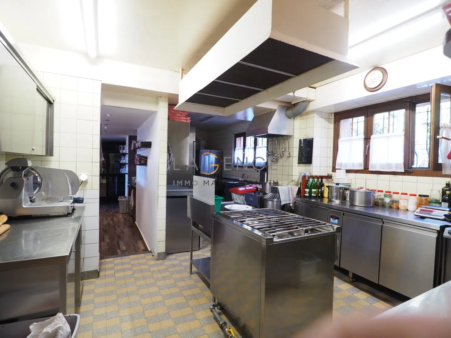 Restaurant mit Wohnungen bei Crans-Montana - Foto 4 von 10