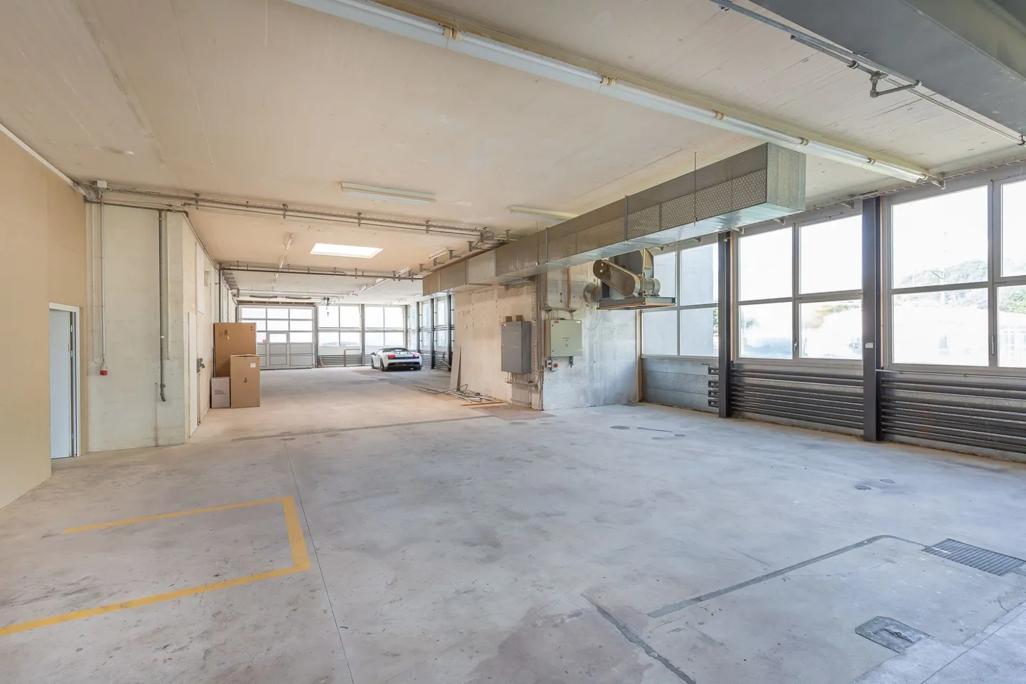 Commercial space in an attractive location - Photo 1 of 7