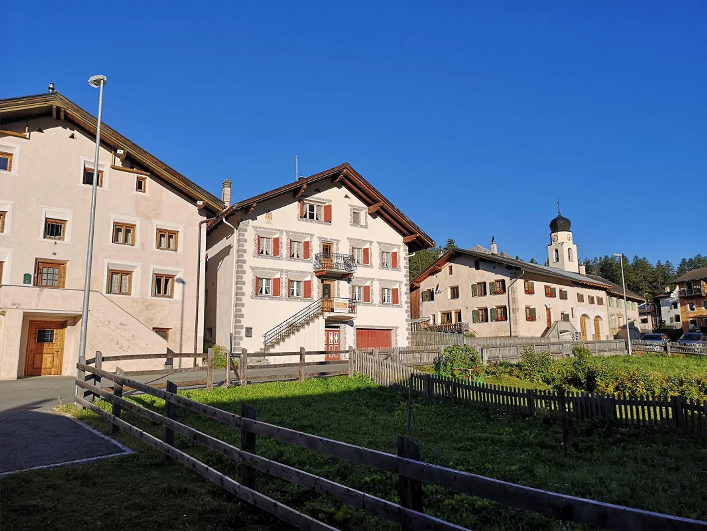 Spacious farmhouse with barn building in Fuldera - Photo 2 of 15
