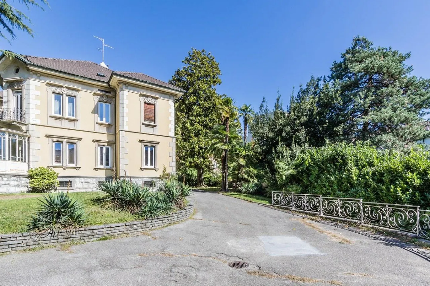 Villa Liberty in un bellissimo parco - Foto 11 di 13