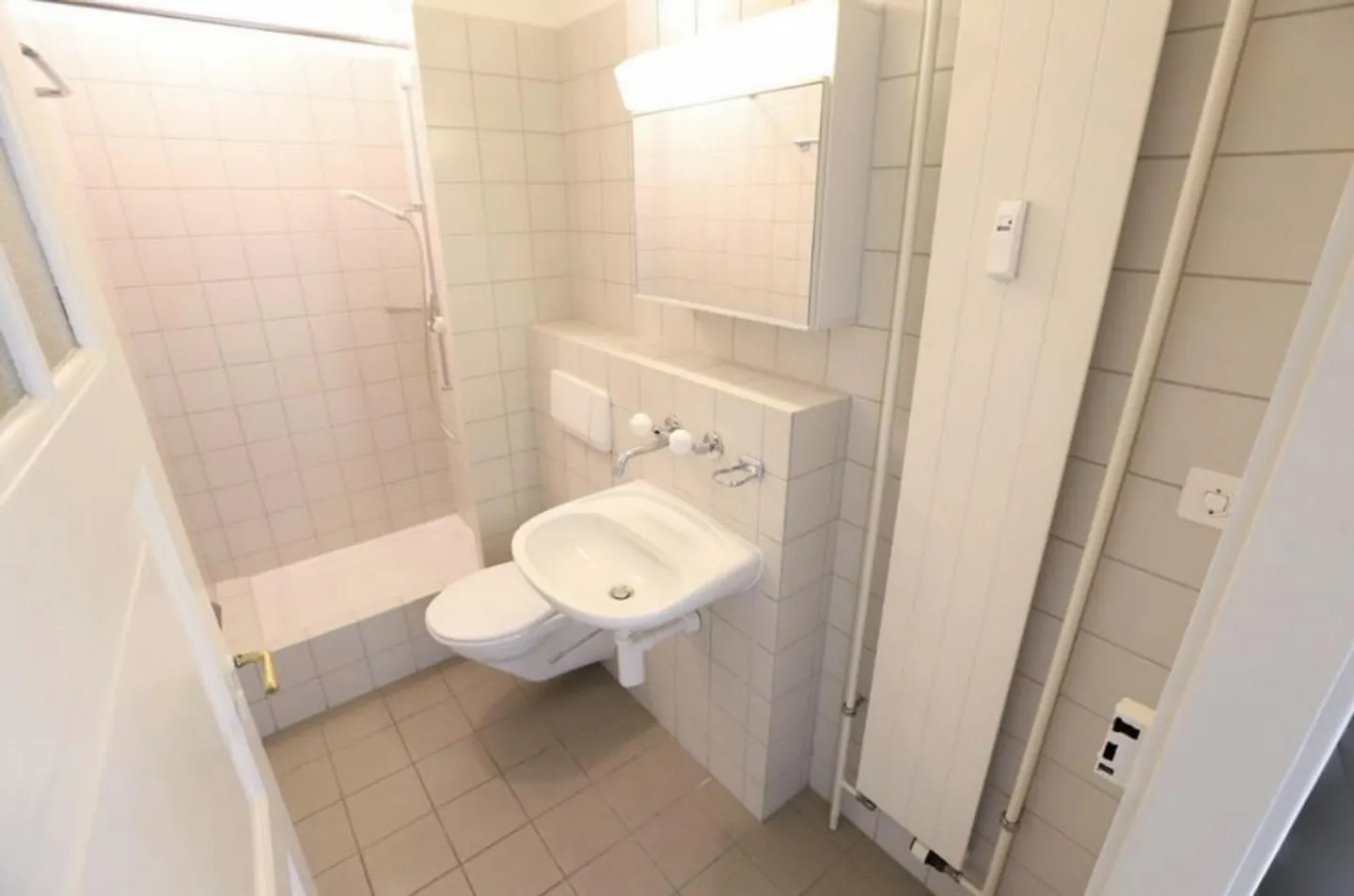 Charming, bright 2-room apartment in prime location Basel (near the Rhine) - Photo 5 of 5