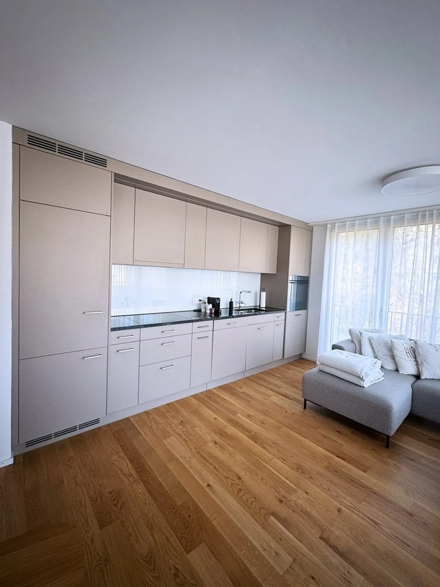 Gemütliche 3.5 Zi-Wohnung mit Terrasse in idyllischer Lage - Foto 3 von 8