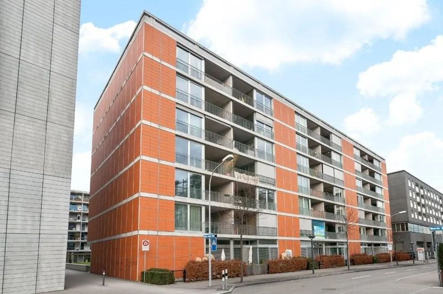 Votre nouvelle place de parking au centre d'Oerlikon ! - Photo 1 sur 1