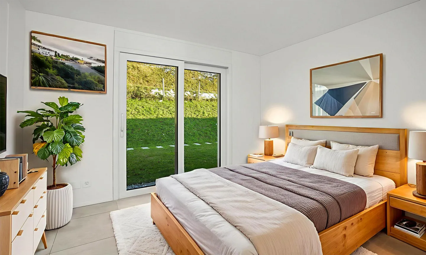 Moderne 2.5-Zimmer-Dachwohnung mit Terrasse und Seeblick in Rovio - Foto 4 von 10