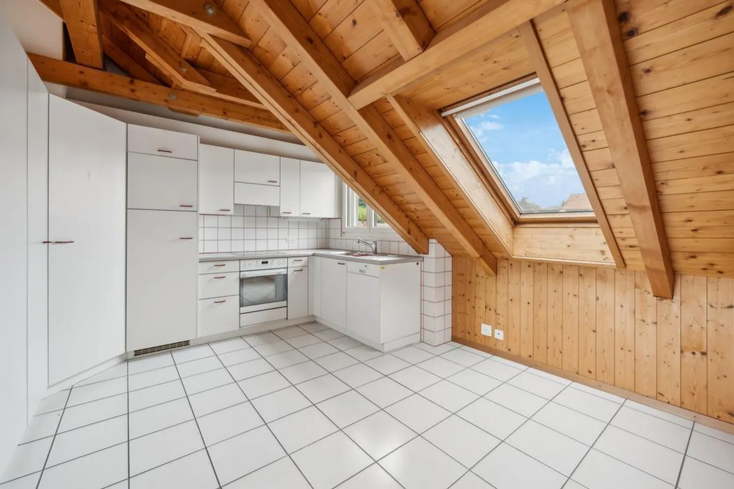 Beaucoup d'espace pour vivre dans un emplacement de choix ! - Photo 2 sur 8