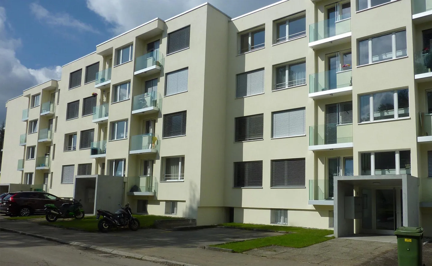 Unique and Bright Apartment - Photo 2 of 5