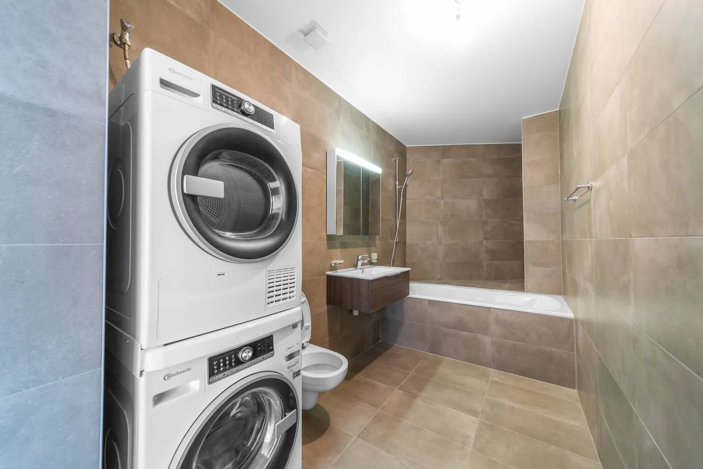 Appartement spacieux avec jardin - Photo 8 sur 9