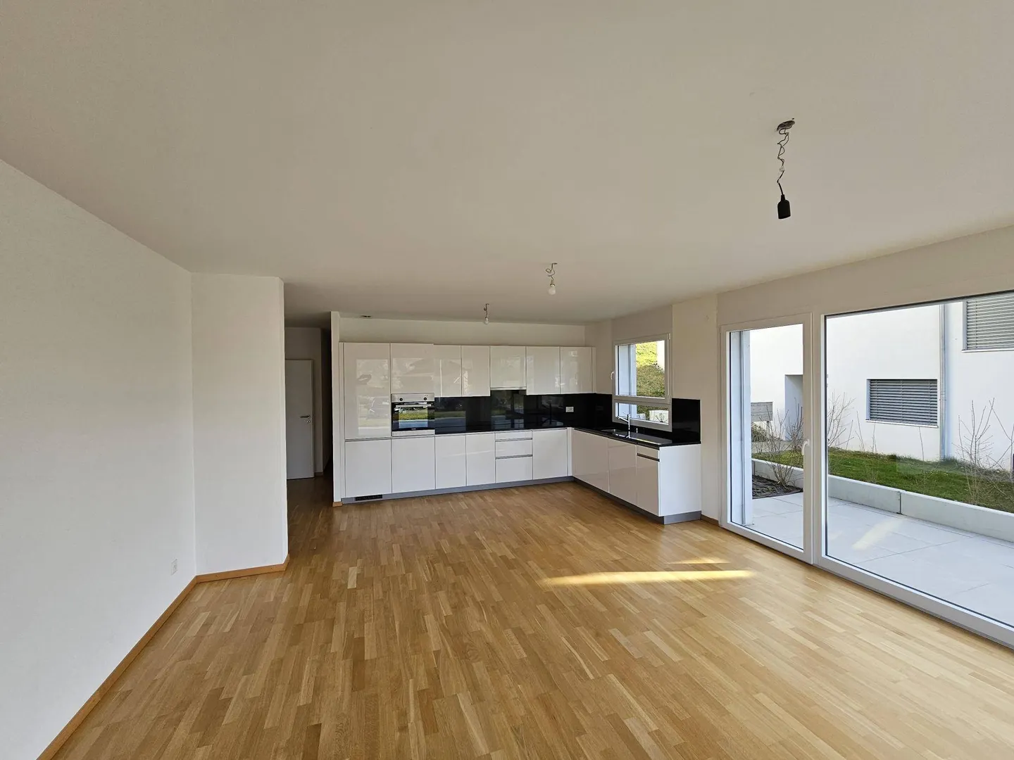 Appartement spacieux avec jardin - Photo 4 sur 9