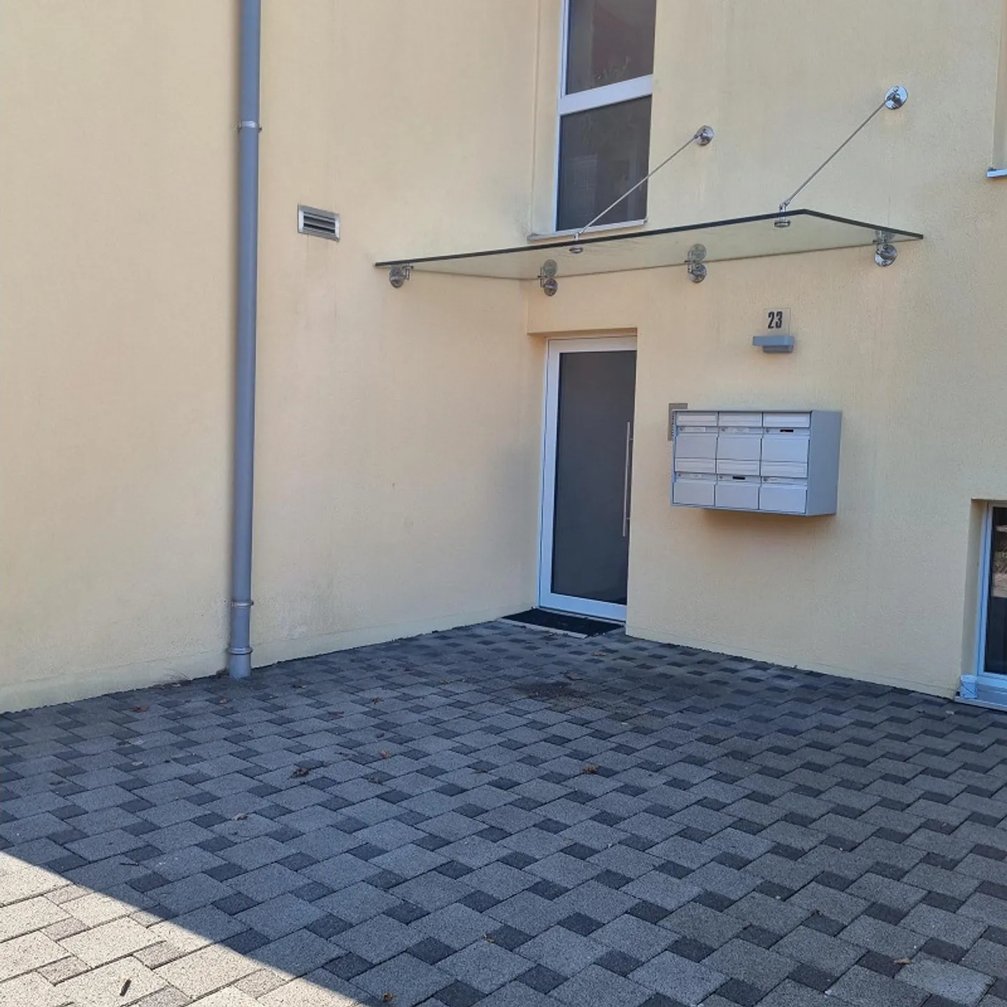 Maison jumelée ou appartement, à vous de décider ! Le rapport qualité-prix est ici ! - Photo 2 sur 23