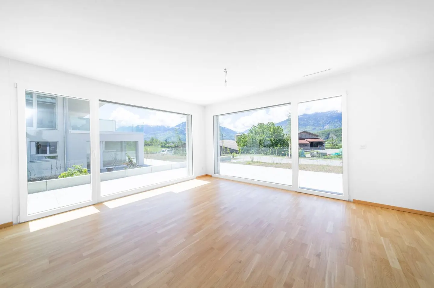 Appartement spacieux avec jardin - Photo 6 sur 9