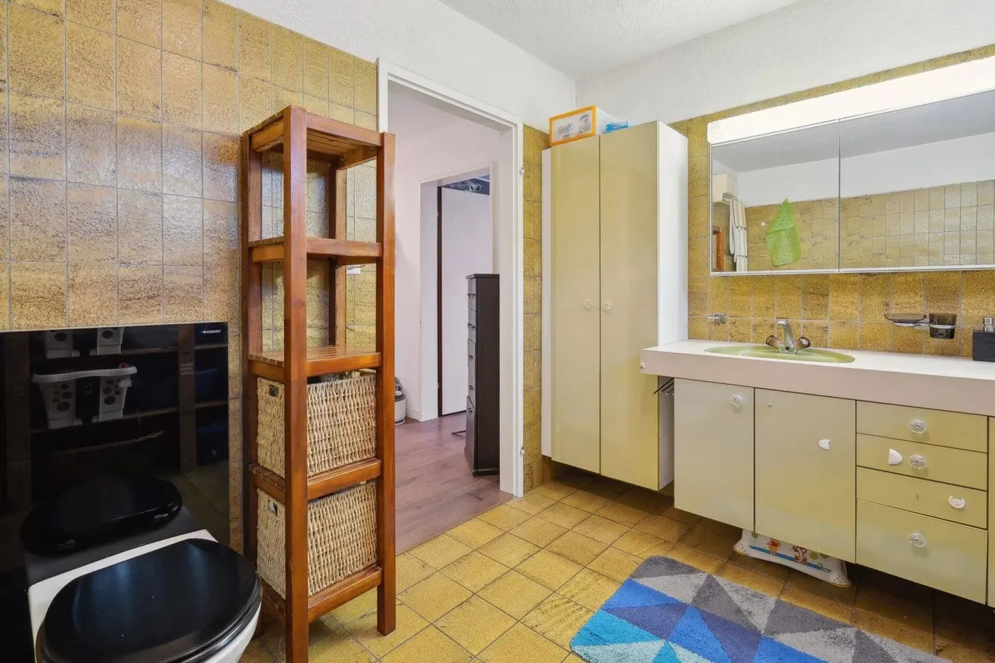 Spacious living experience with charm and character in Glattfelden - Photo 10 of 13